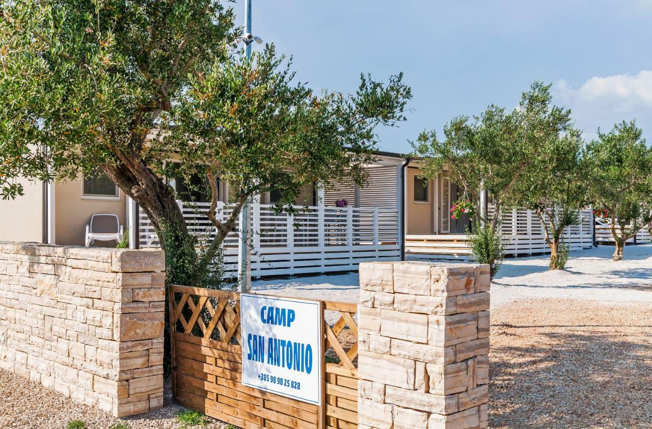 Camp San Antonio Biograd Na Moru Exterior foto